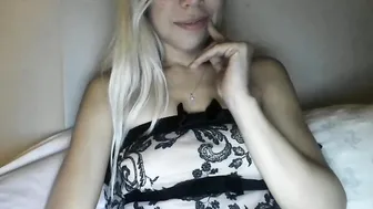 sweetiemariee Hot female fucks pussy