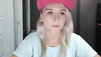 trub3l showing off her young body