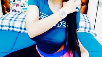 vanesaxox A hot bitch jumps on a sex toy