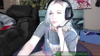 whipmebabe The spicy bitch fucks herself with fingers