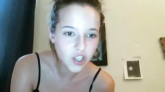 brookepeeksxx Cute female fucks cunt with phallus