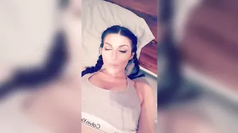 Bordeaux Sultry beauty fucks point with phallus