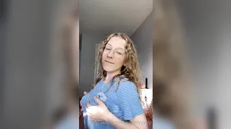 chlobodyyyvip Sexy blonde is pleasing large forms.