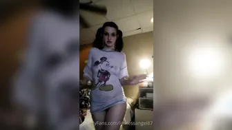 lawlessangel87 Slender beauty caresses sex lips