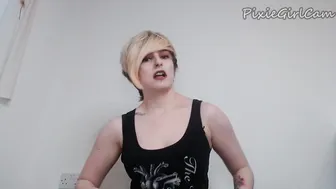 pixiegirlcam Luxurious female massaging nipples