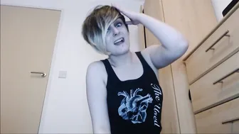 pixiegirlcam Hot bitch passionately pulls pussy