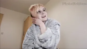 pixiegirlcam Pretty woman undressed in front of the camera and masturbates in the chair