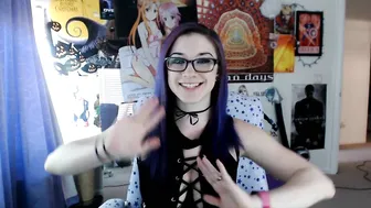 Sexy Aymee onlyfans Chic Shows Shaved Holes