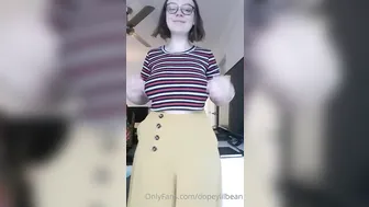 DopeyLilBean onlyfans Incendiary trash is engaged in double penetration