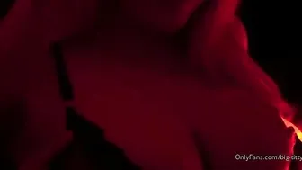 big Luxurious curvy masturbates with sex toy cap