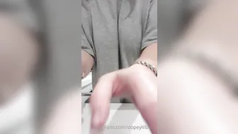 DopeyLilBean onlyfans jerking on the bed