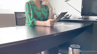 Goddess Grazi (@grazigoddess) onlyfans The shrewd curvy masturbates pussy with a phallus