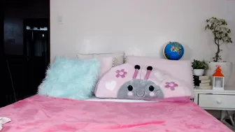 allforshow93 Perfect chick shows elastic buttocks