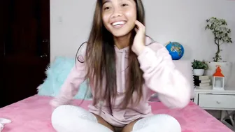 allforshow93 Cute chick fucks her holes