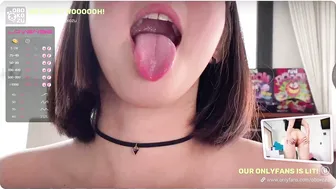 obokozu Babe in stockings fucking in her pussy