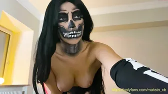 maksin_cb Cute curva fucks vaginal opening