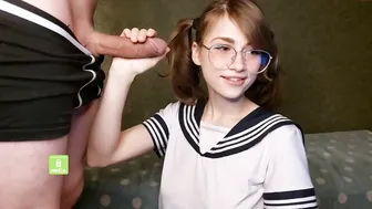 mekyy_no_neko Busty lady shows off her charms