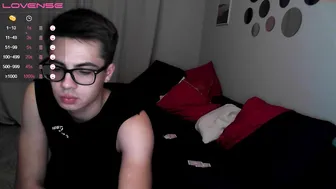 zzefirki The spicy bitch fucks herself with fingers