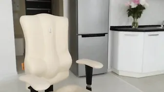 vladucheska Busty babe fucks herself in her pussy