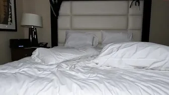 ari_lovexo finger teasing from the inside of his vagina