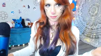 squishergirl Cute girl masturbates cunt at the wheel