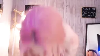 laraloxley The imposing bitch dances beautifully naked