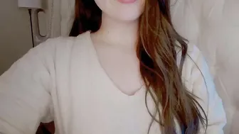 isabelle Sweet chick fucks both holes