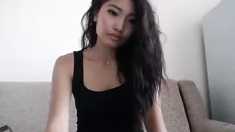 yummylipsx An imposing bitch puts her dildo in the vagina