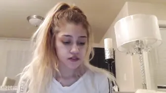 alliecat001 Sweet chick masturbates with sex toys