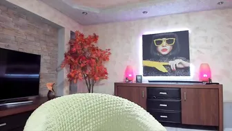 raquelle_star covering her tits with a shirt caresses her clit