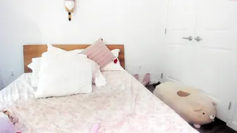 neon_felix Spicy bitch exposes her charms