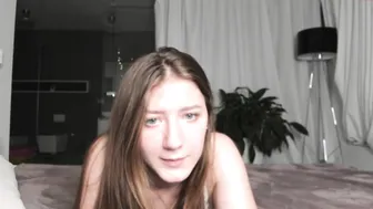 opurel Hot female fucks herself in the anus