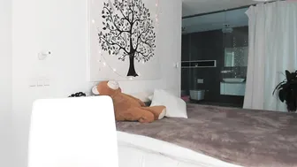 opurel slender bitch dancing striptease