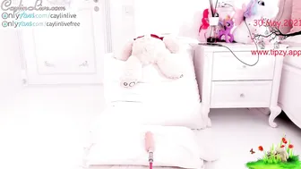 caylin Attractive lady relish fucks vagina with a sex toy