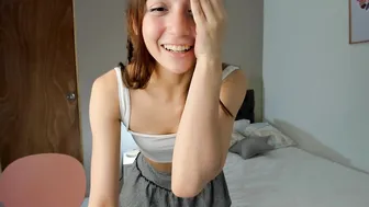 tori_chase Cute chick having fun with sex toy