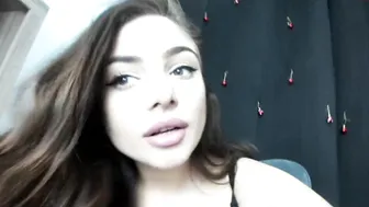 6harlotte Slim blonde strips and masturbates