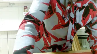 SpartakCHemp  Ardent bitch poses in fries