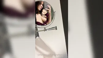 Michelle Rabbit Sexy babe fucks pussy