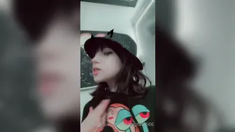 Uwucaptain666  Slim girl relish masturbating vagina