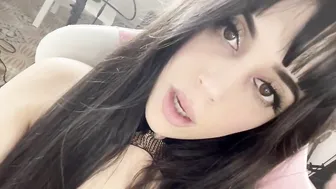 Vivi Tarantino Busty prostitute erotic posing
