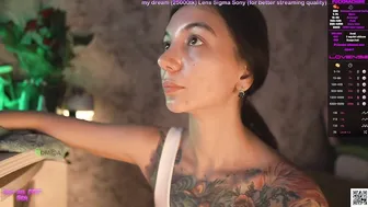 Kronniekray  Skinny squirt stretches the vagina
