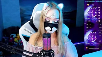 Amallllia  Excellent body gives pussy