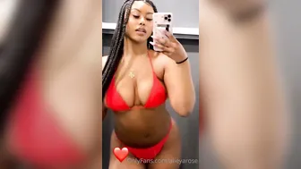 alieyarose onlyfans Chic Shows Shaved Holes