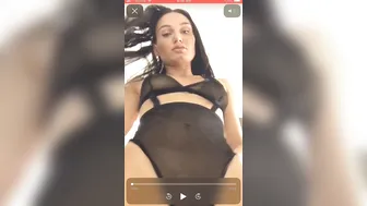 Carinnha White onlyfans Juicy babe caresses pussy