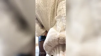 Veronica Perasso onlyfans Hot blonde girl masturbates cunt