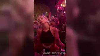 Juju Brais, Julia Abrams,  Shy model masturbates cunt