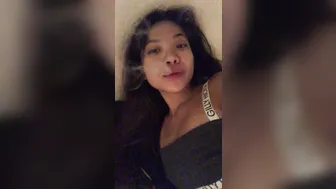 VinaSkyy onlyfans fucks herself in the ass