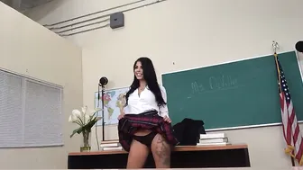 gvalentinaxxx onlyfans fucks herself with black dildo