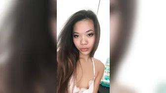VinaSkyy onlyfans Sexy babe dancing striptease