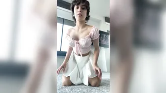 Veronica Perasso onlyfans Blissful bitch pulls pussy